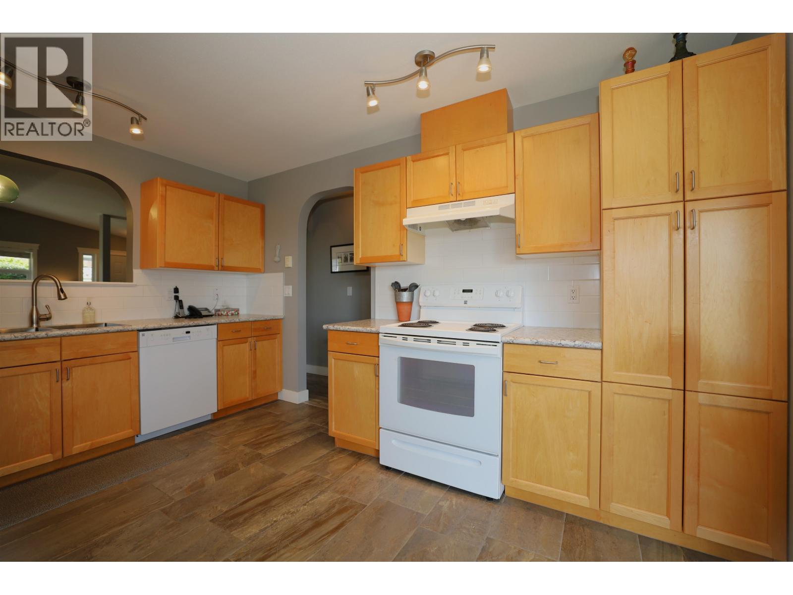 6335 TYLER ROAD, Sechelt