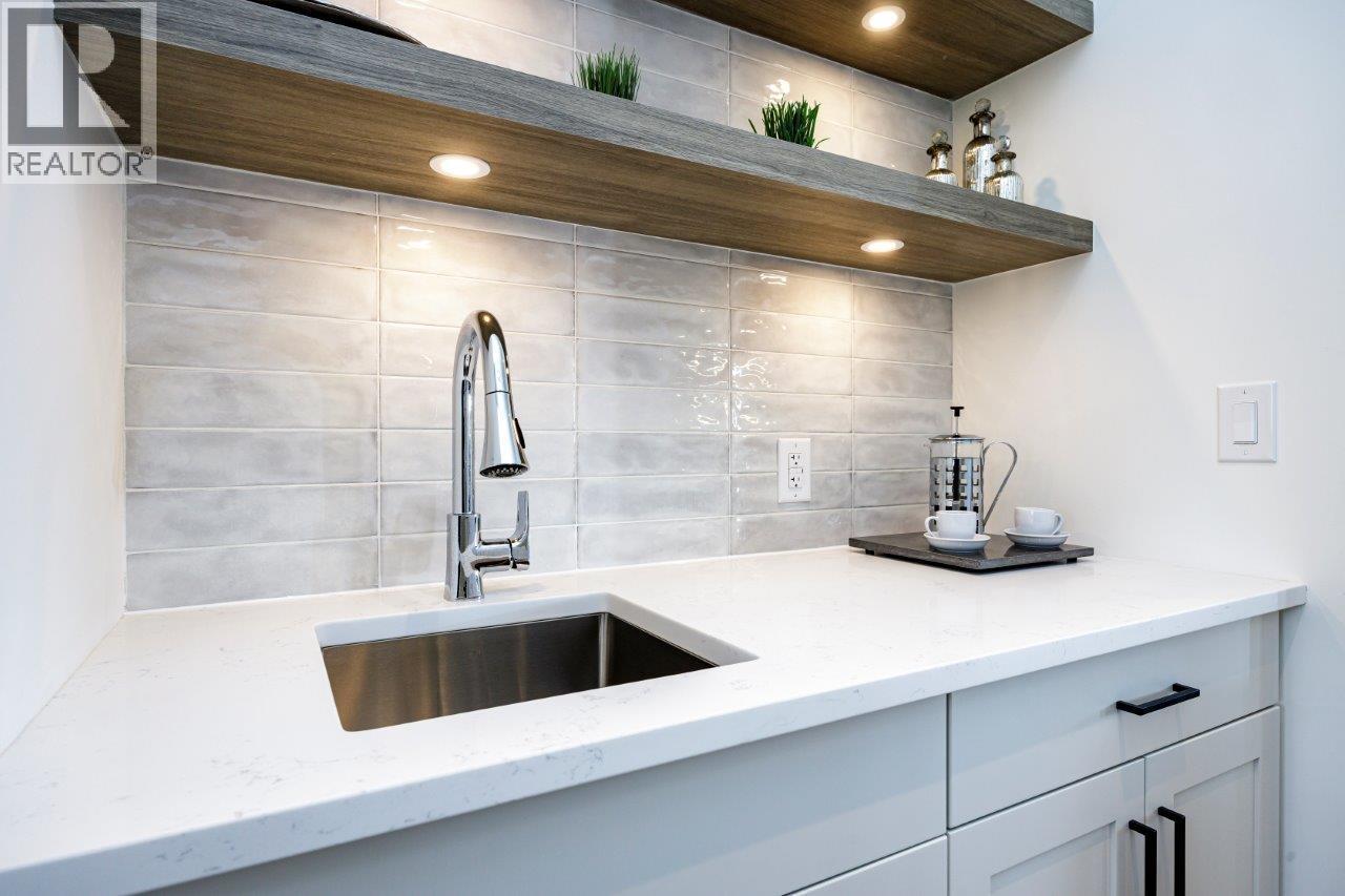 1028 CALVERHALL STREET, North Vancouver