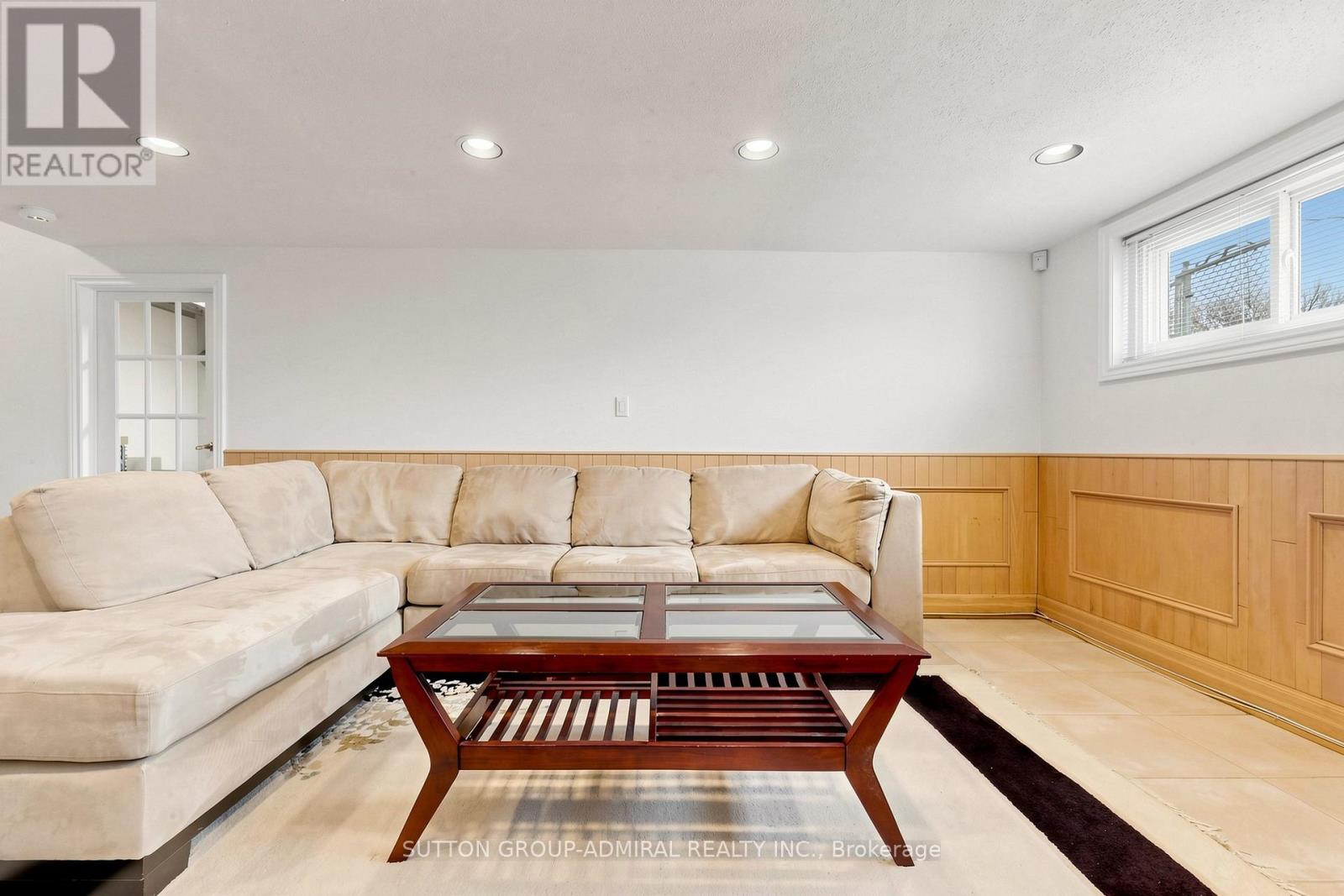 26 DONNALYN DRIVE - 31