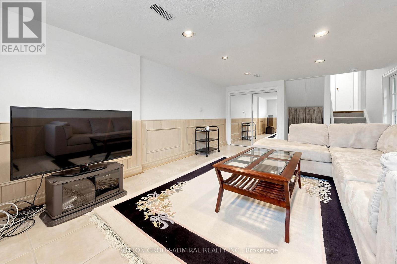 26 DONNALYN DRIVE - 33