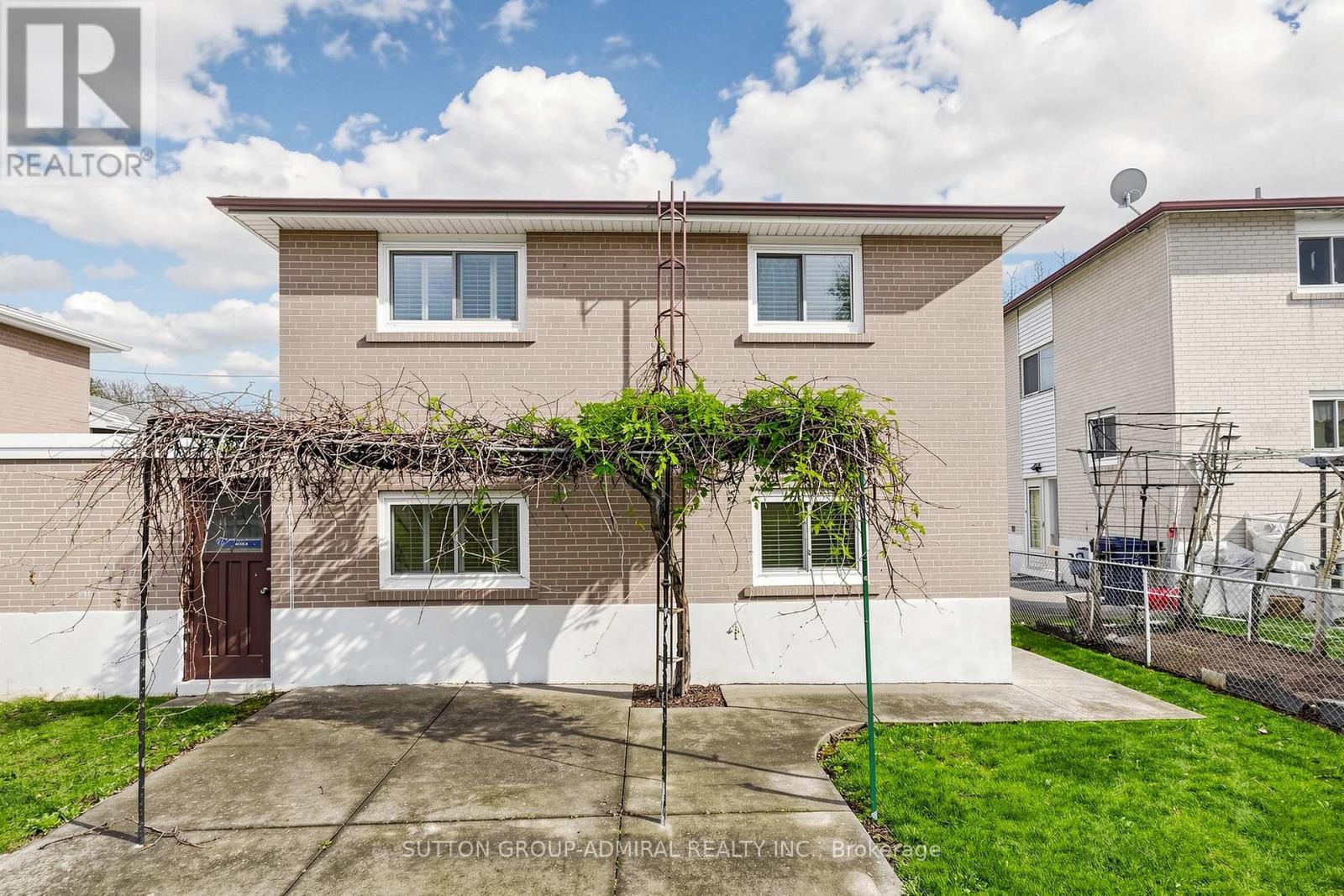 26 DONNALYN DRIVE - 34