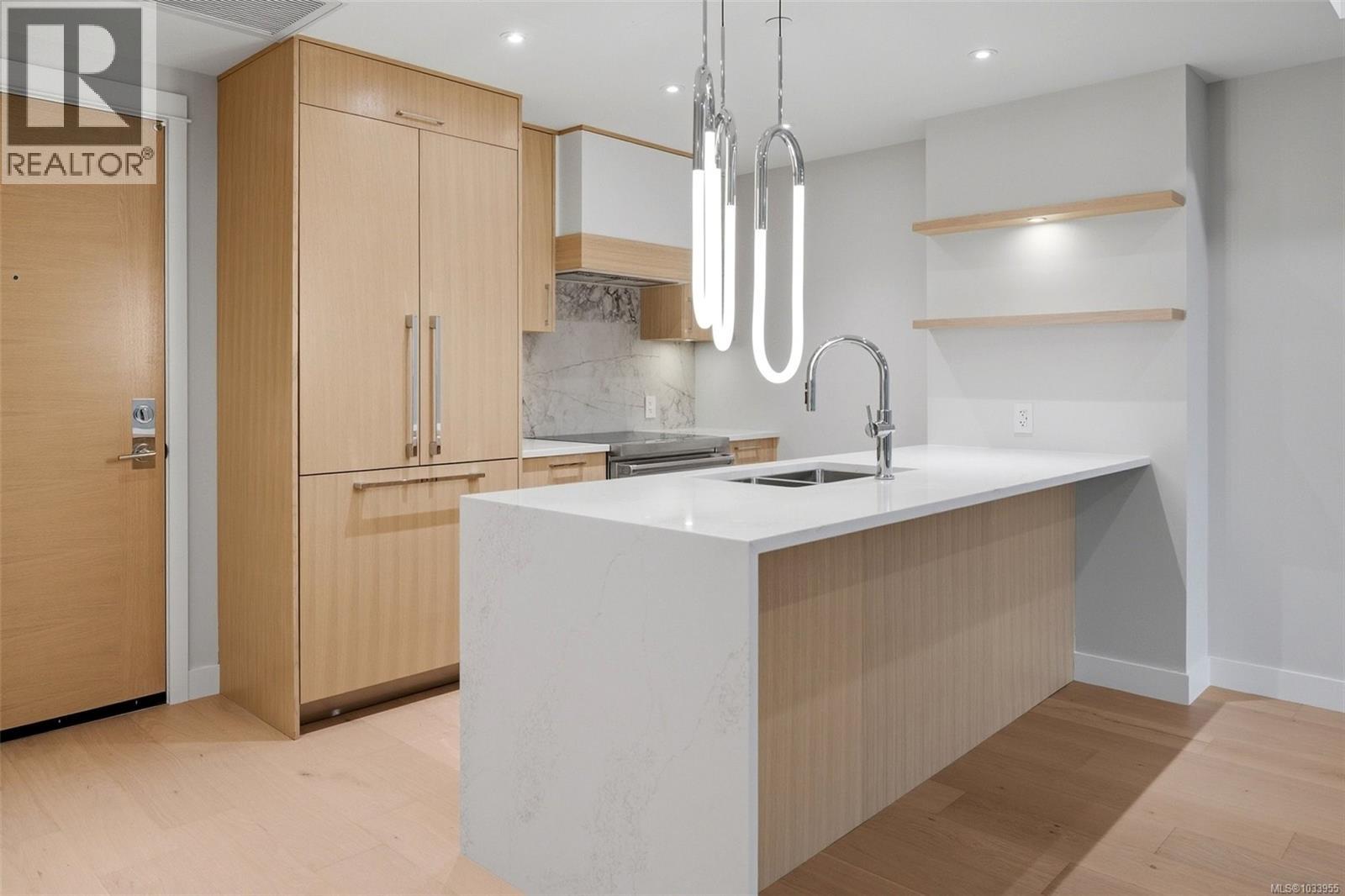 305 5229 Cordova Bay Road, Saanich