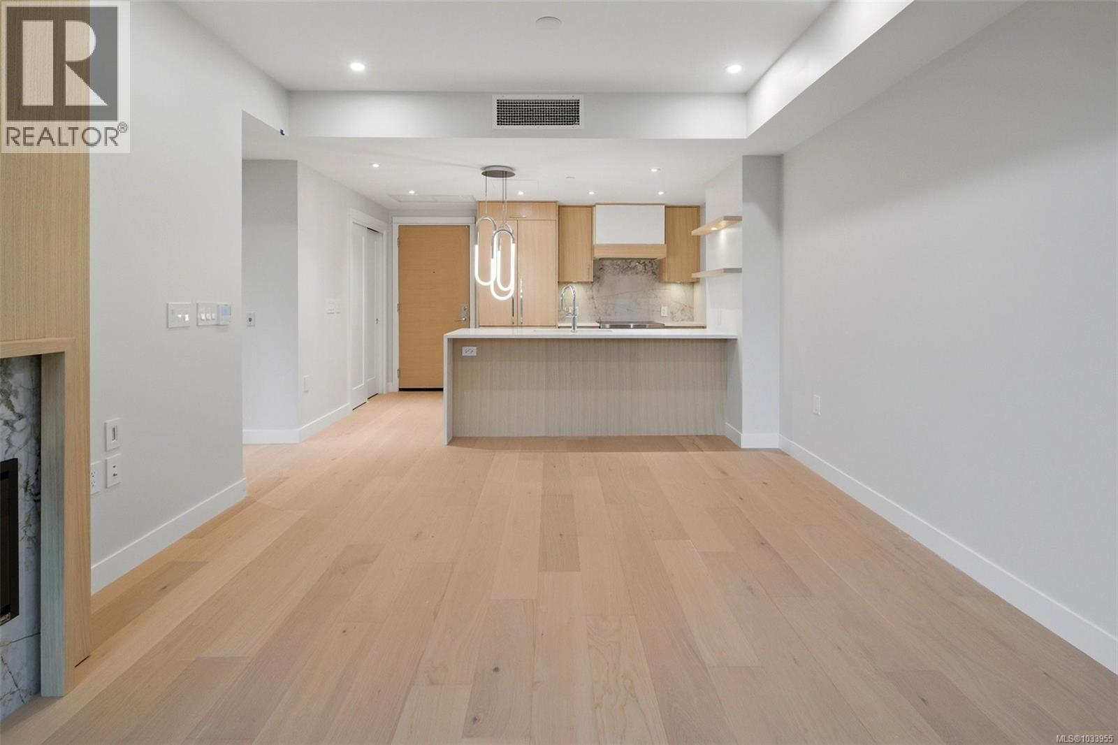 305 5229 Cordova Bay Road, Saanich