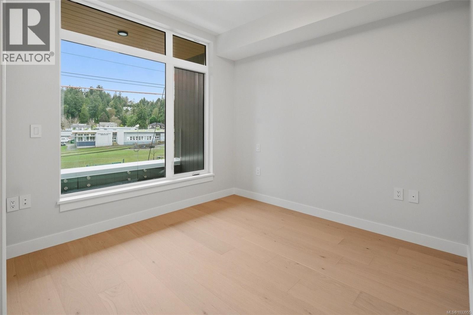 305 5229 Cordova Bay Road, Saanich