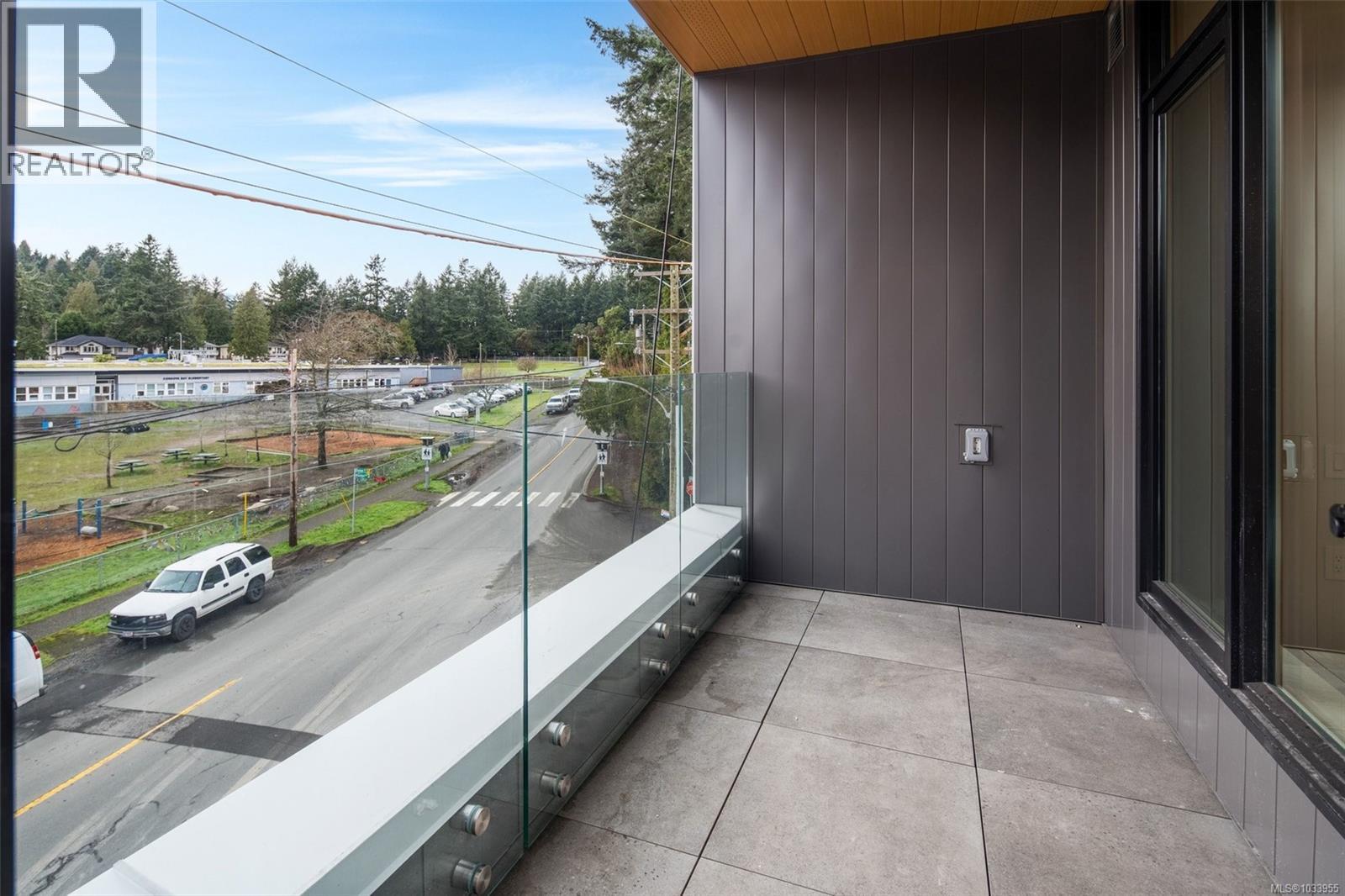 305 5229 Cordova Bay Road, Saanich