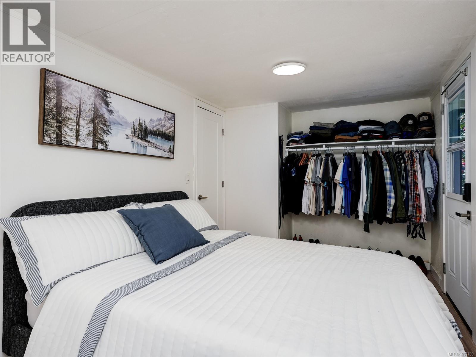 #25 2587 Selwyn Rd - 13