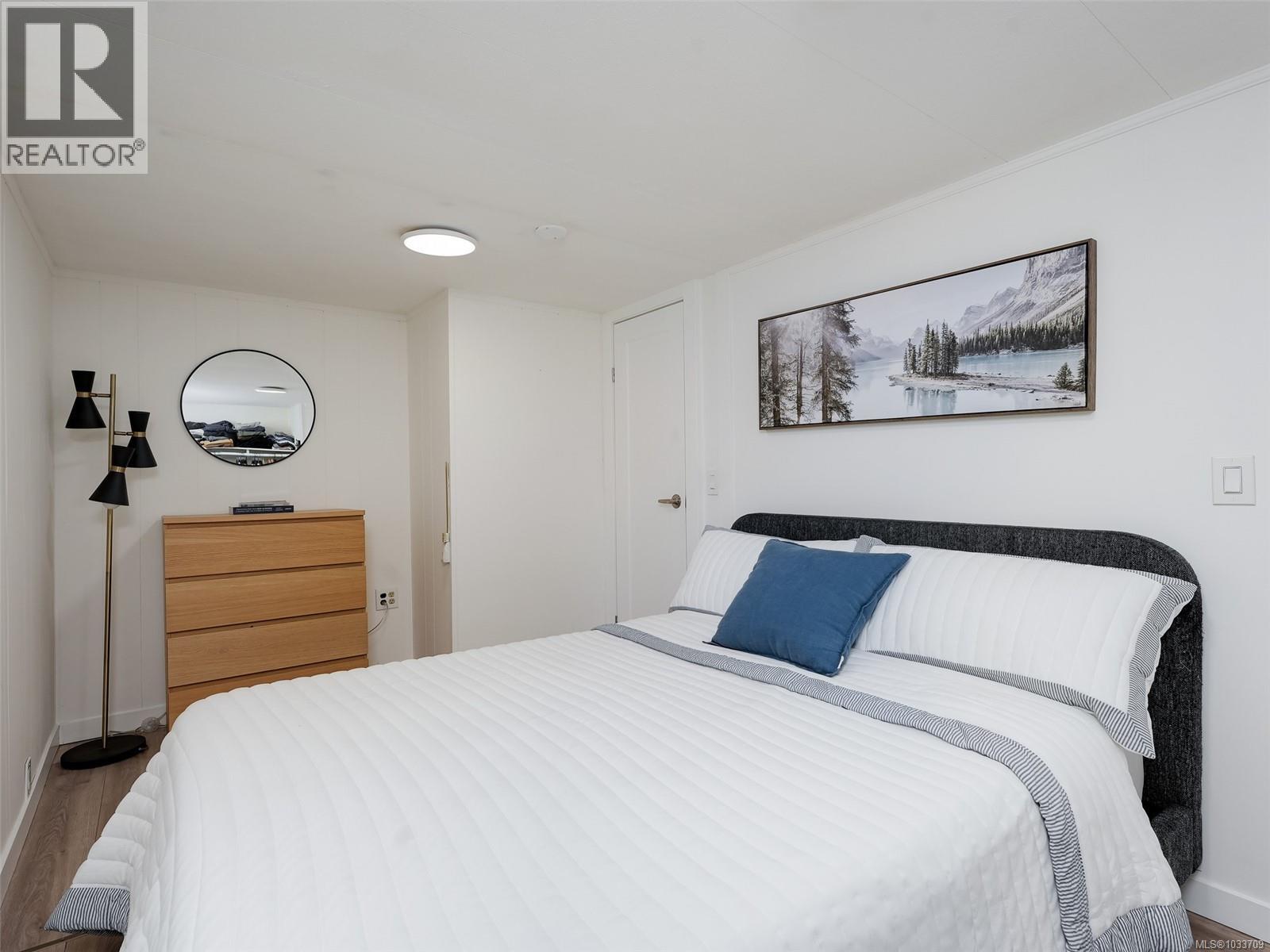 #25 2587 Selwyn Rd - 14