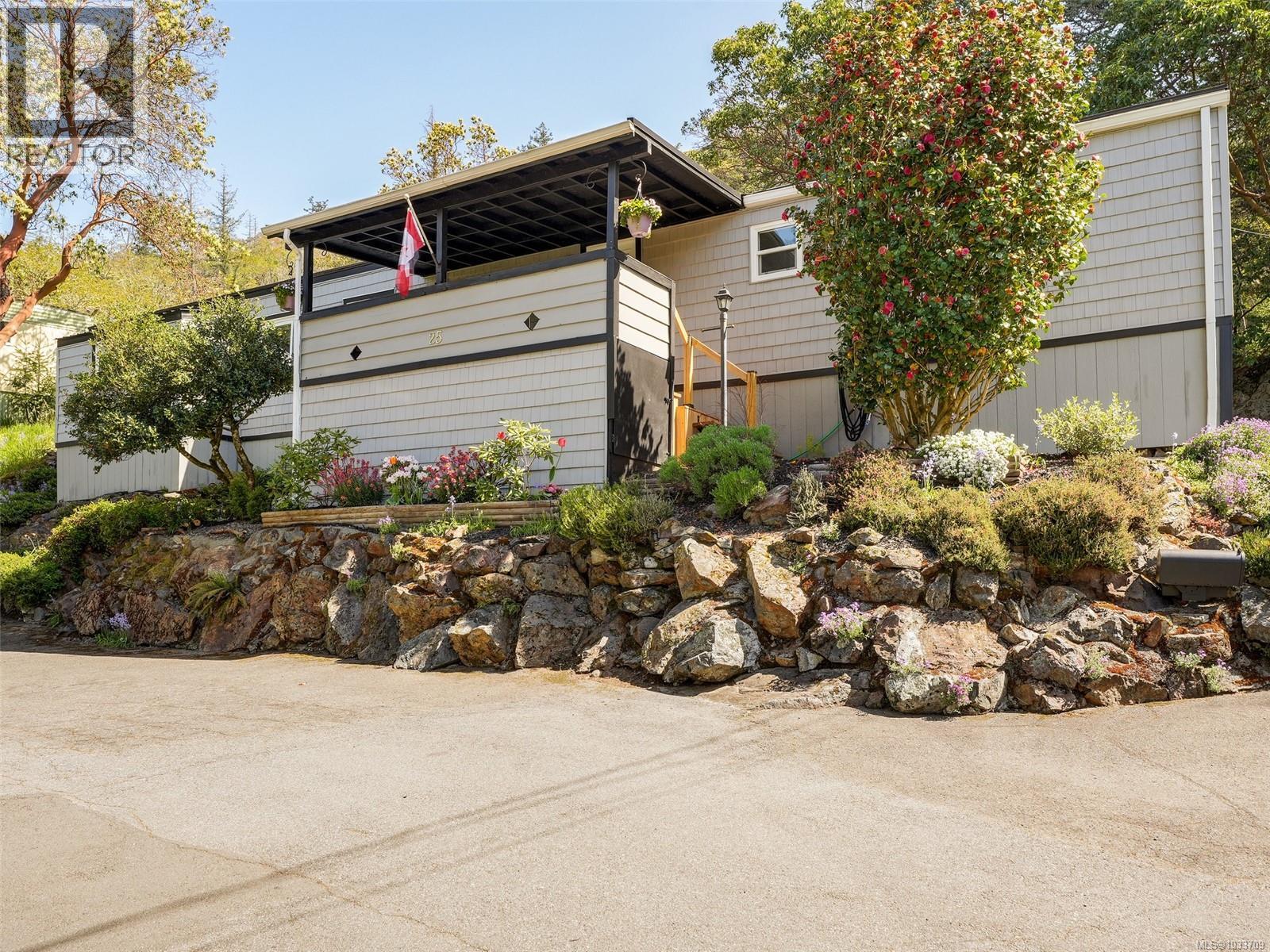 #25 2587 Selwyn Rd - 24