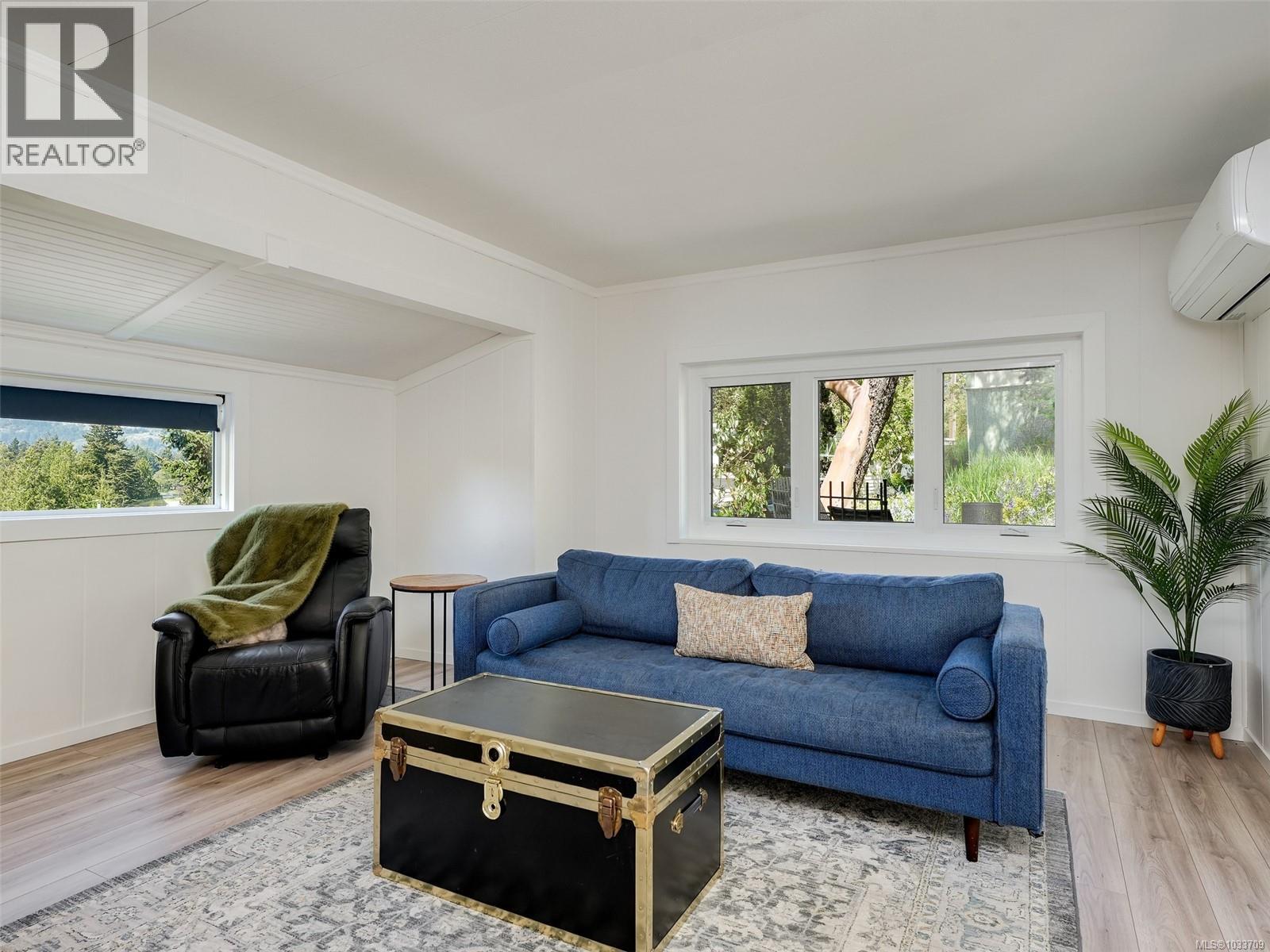#25 2587 Selwyn Rd - 4