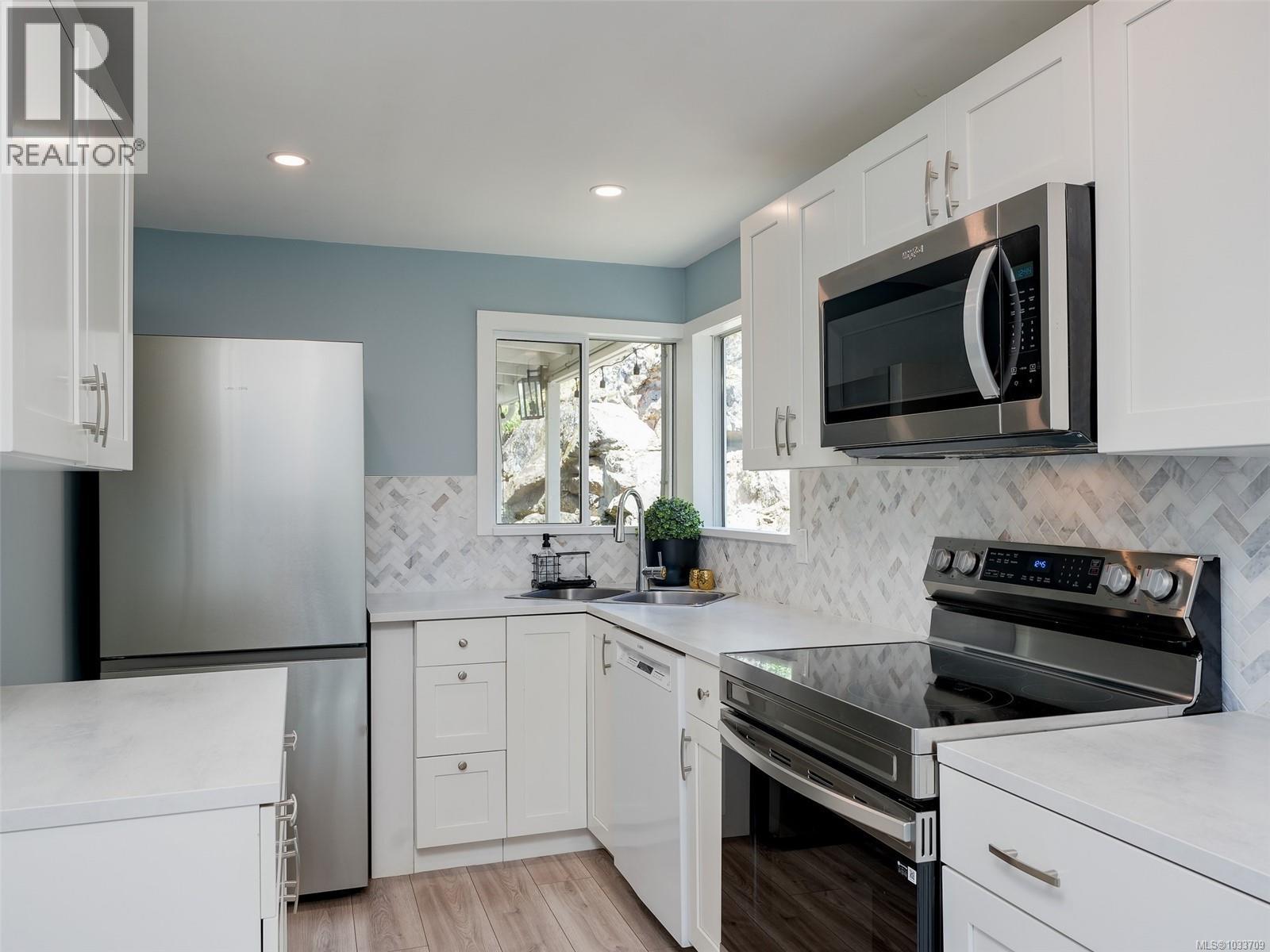 #25 2587 Selwyn Rd - 7