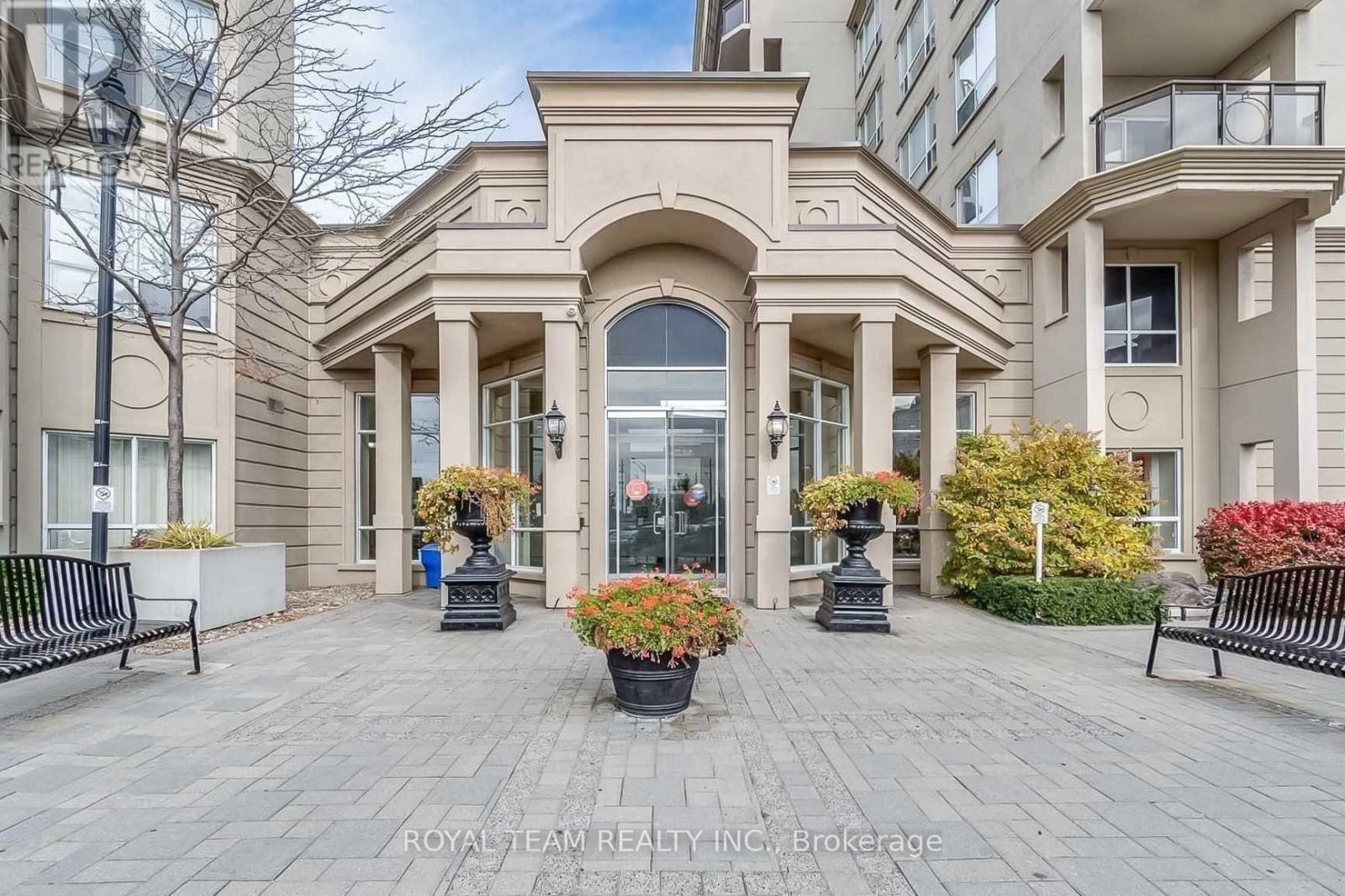 Photo of 808 - 2 MAISON PARC COURT