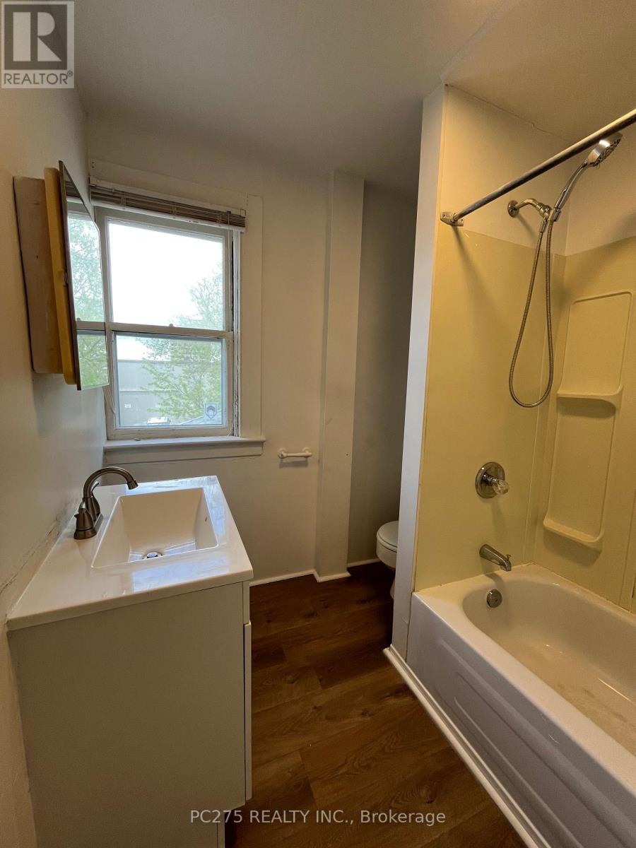 185 BROCK STREET N Property Photo