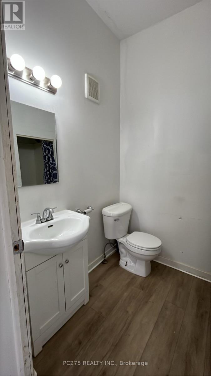 185 BROCK STREET N Property Photo