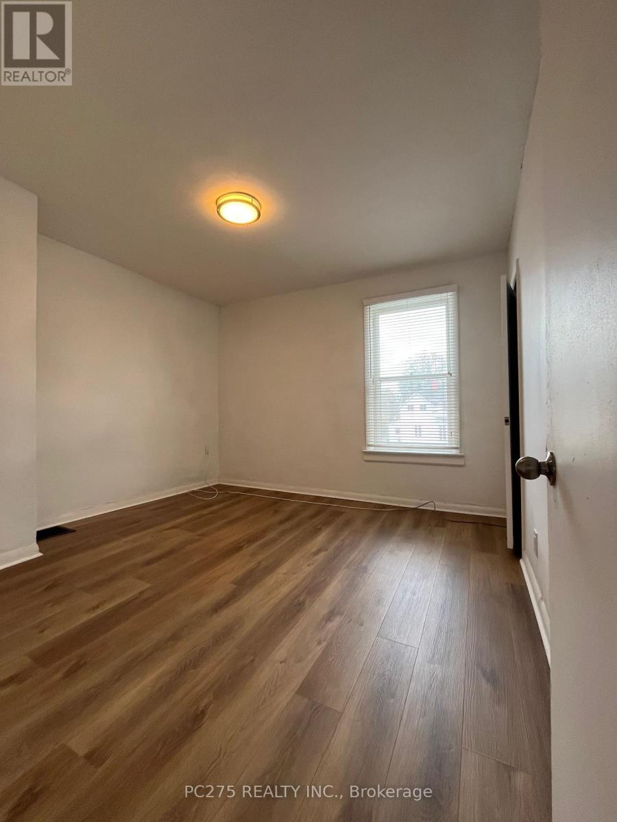 185 BROCK STREET N Property Photo