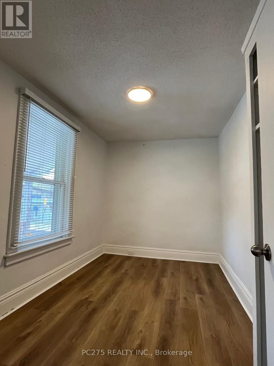 185 BROCK STREET N Property Photo