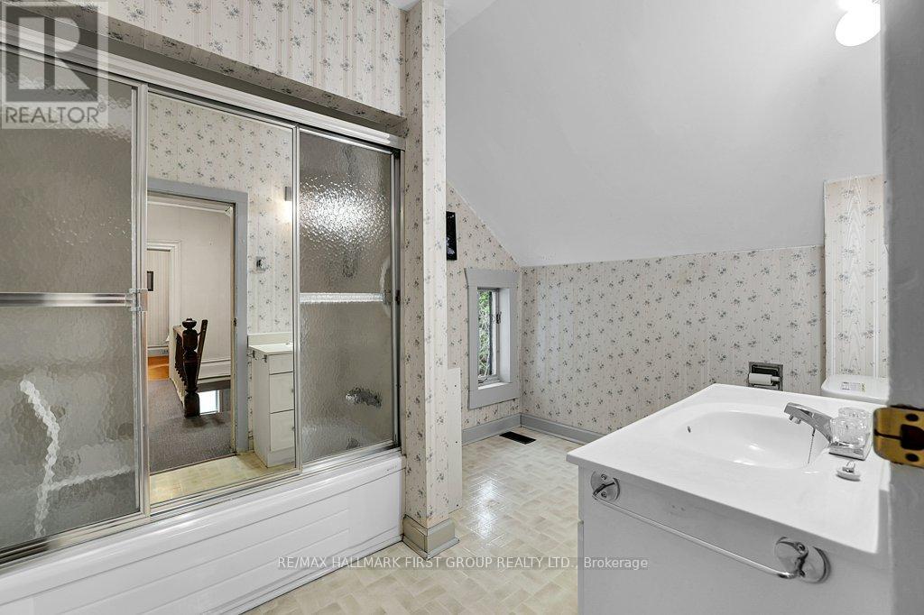 324 THOMASBURG ROAD - 32