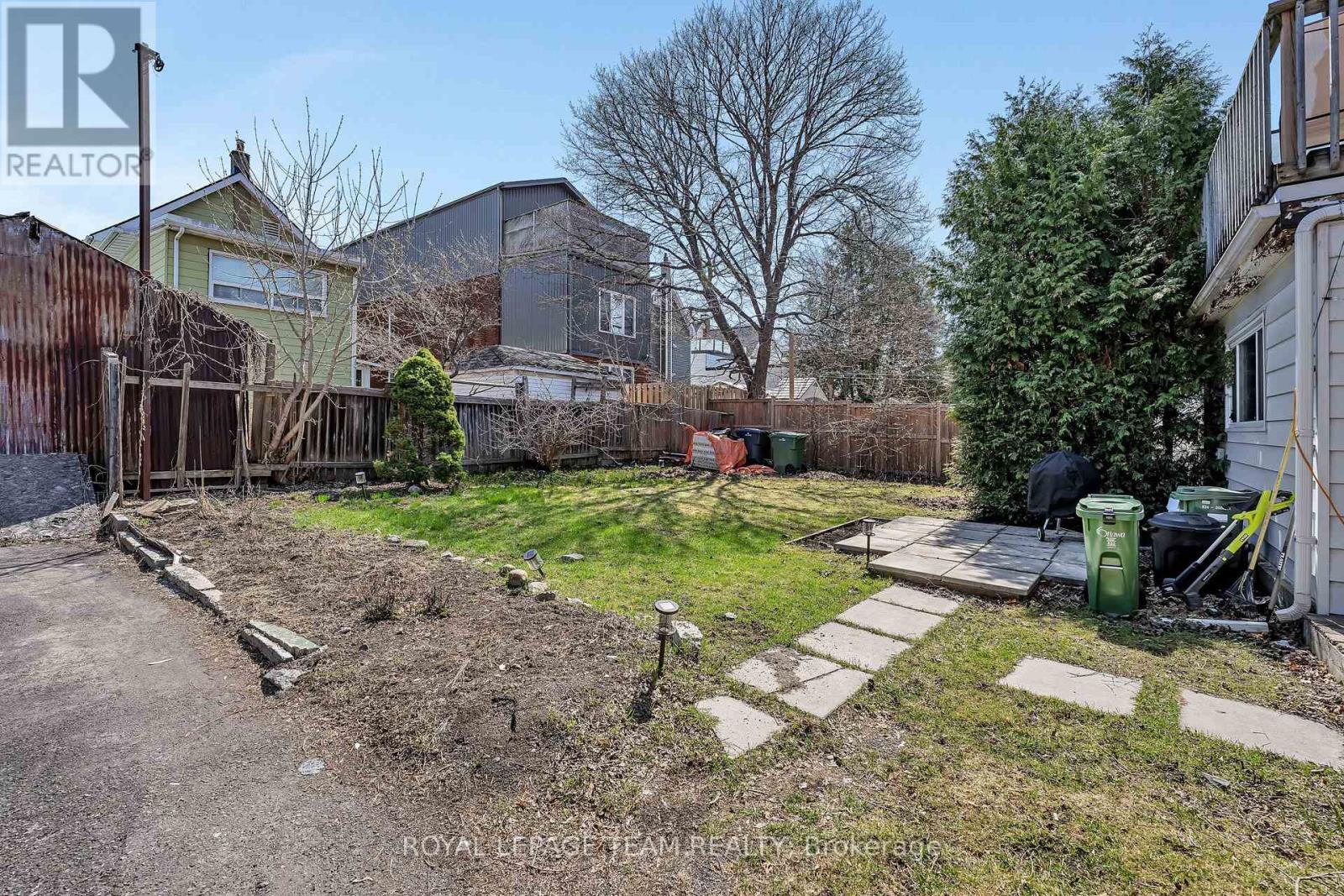 11 SHERBROOKE AVENUE - 34