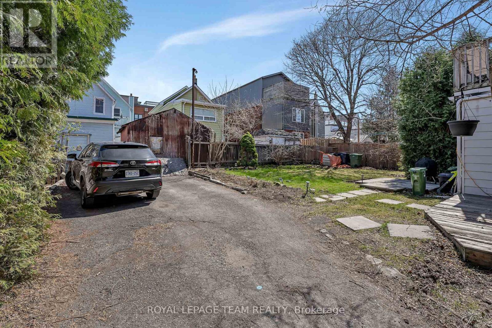 11 SHERBROOKE AVENUE - 38
