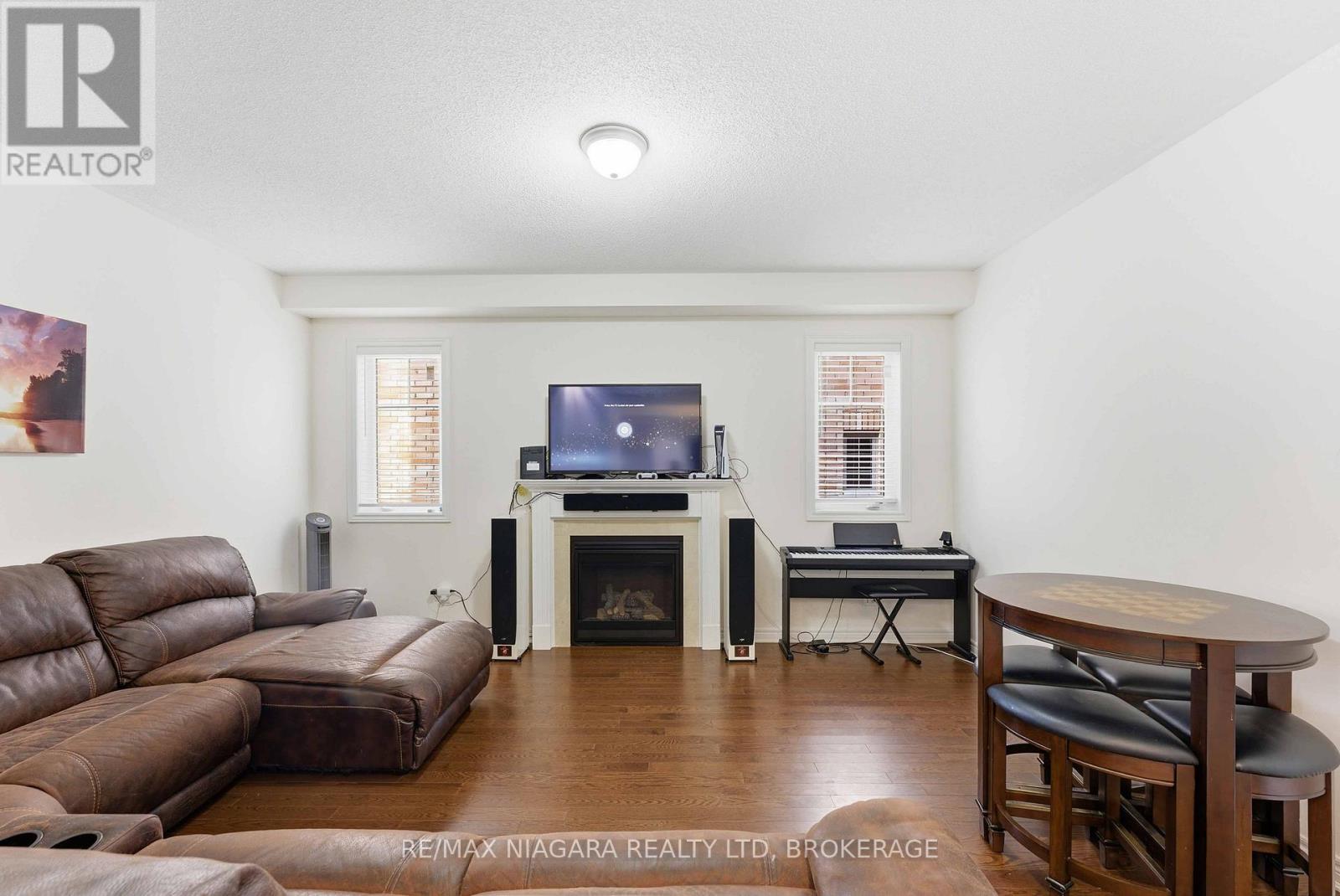 91 HOMESTEAD WAY - 6