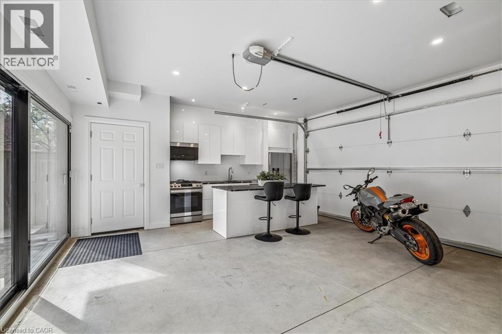 40 STANLEY Avenue - 40