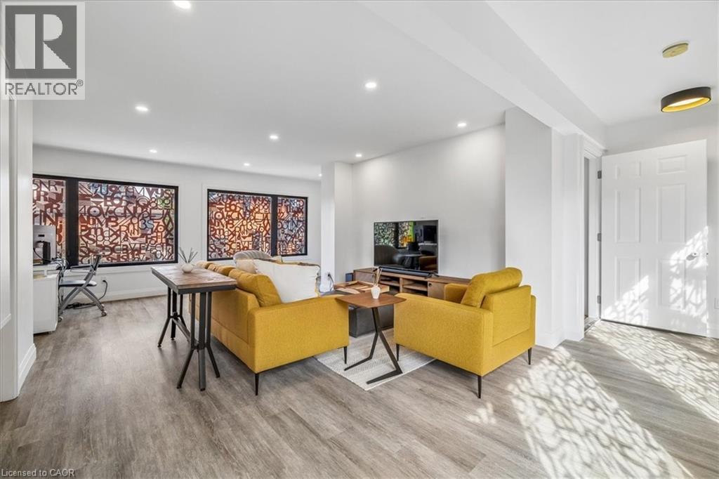 40 STANLEY Avenue - 41