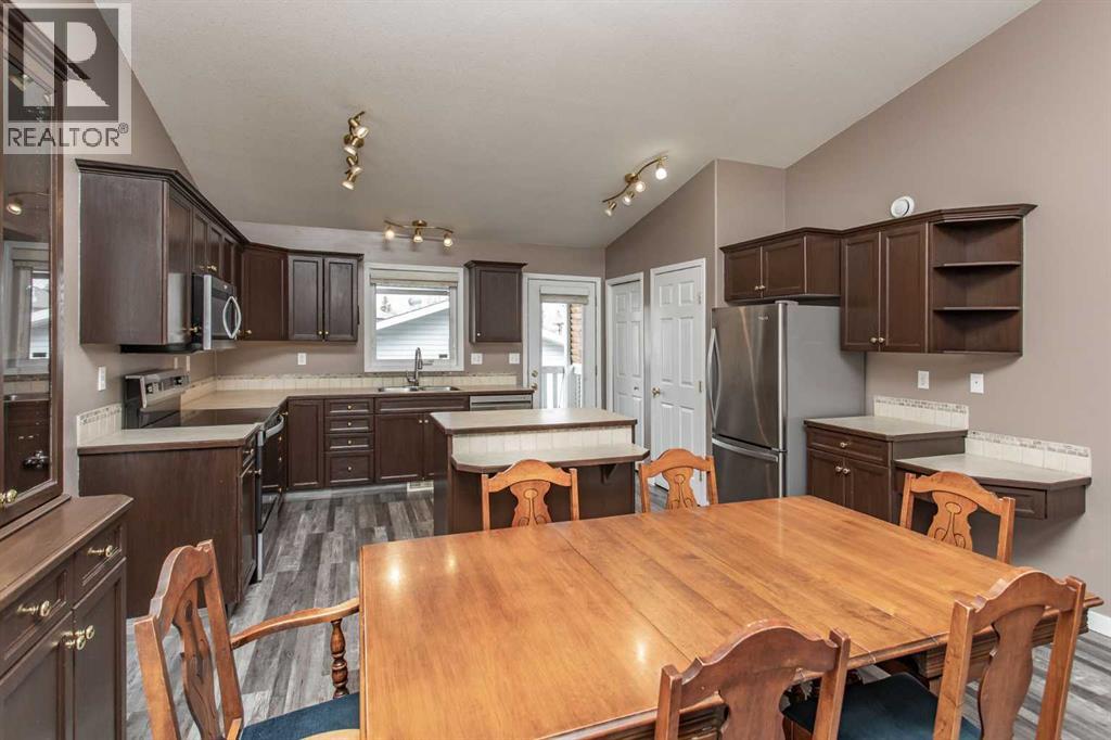 142 Robinson Avenue, Penhold
