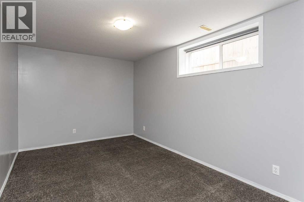 142 Robinson Avenue, Penhold