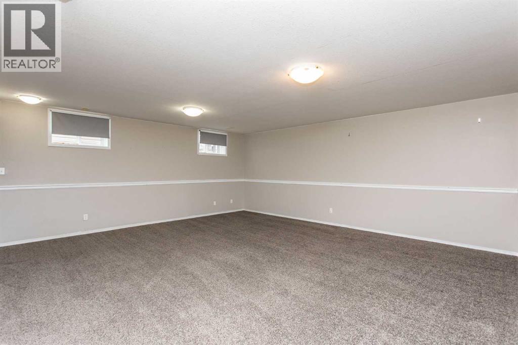 142 Robinson Avenue, Penhold