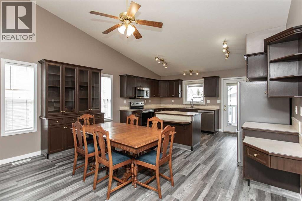 142 Robinson Avenue, Penhold