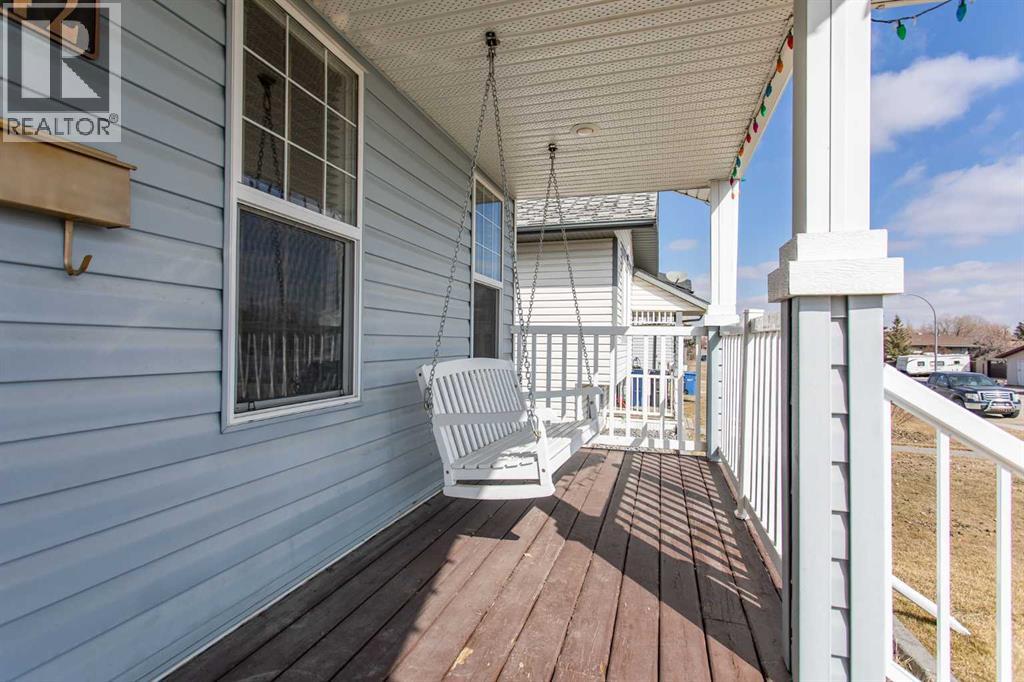 142 Robinson Avenue, Penhold