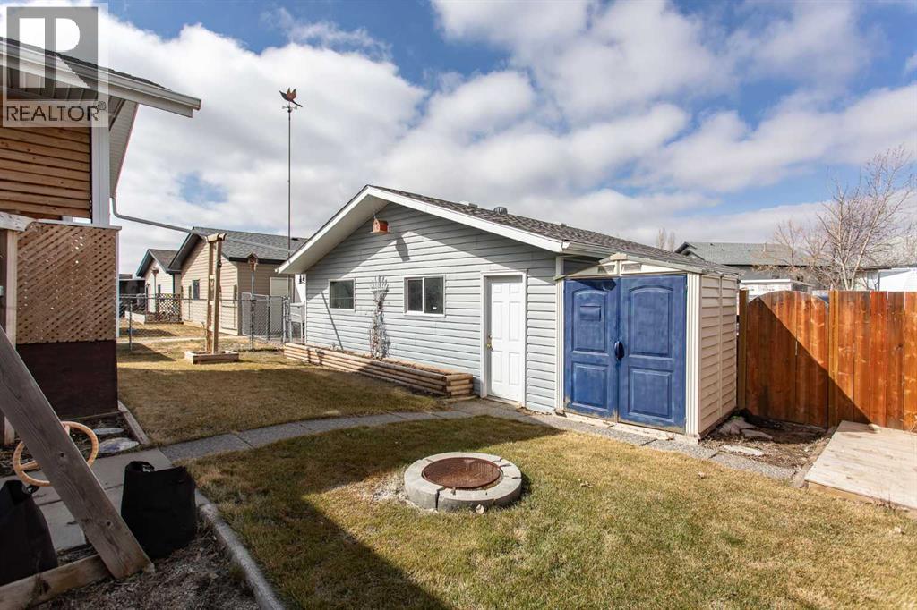 142 Robinson Avenue, Penhold