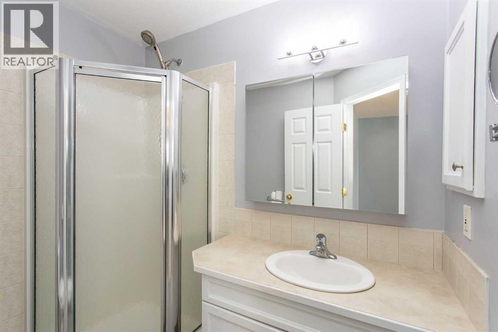 142 Robinson Avenue, Penhold