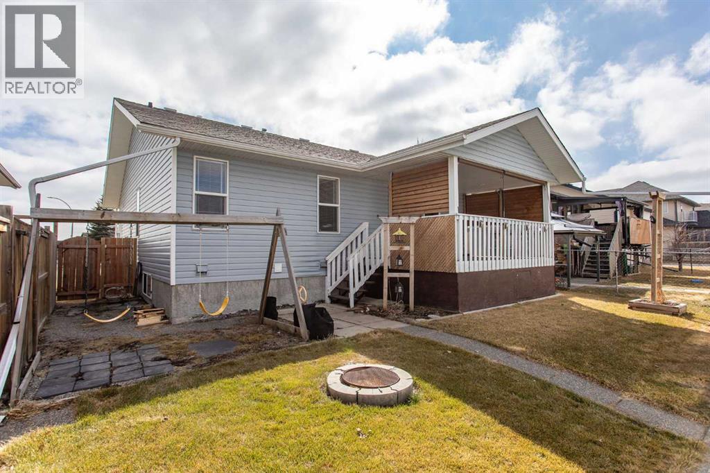 142 Robinson Avenue, Penhold