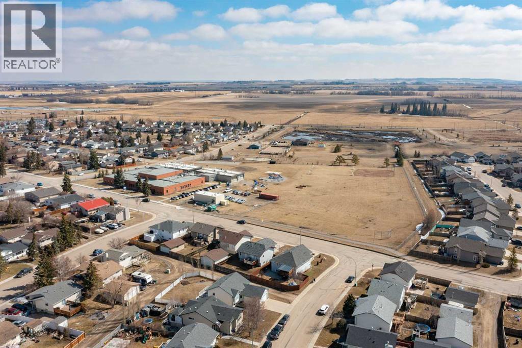 142 Robinson Avenue, Penhold