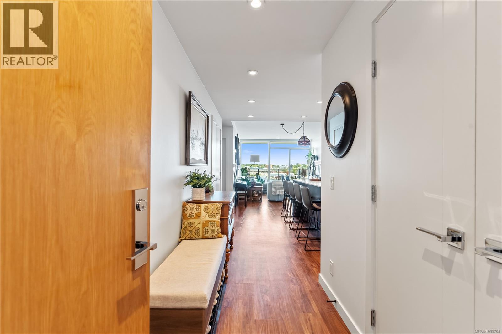 408 363 Tyee Road, Victoria