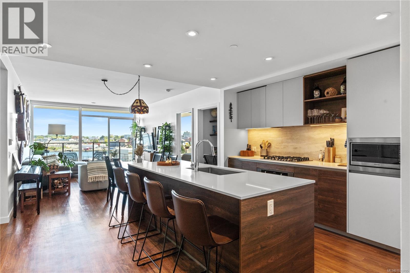 408 363 Tyee Road, Victoria