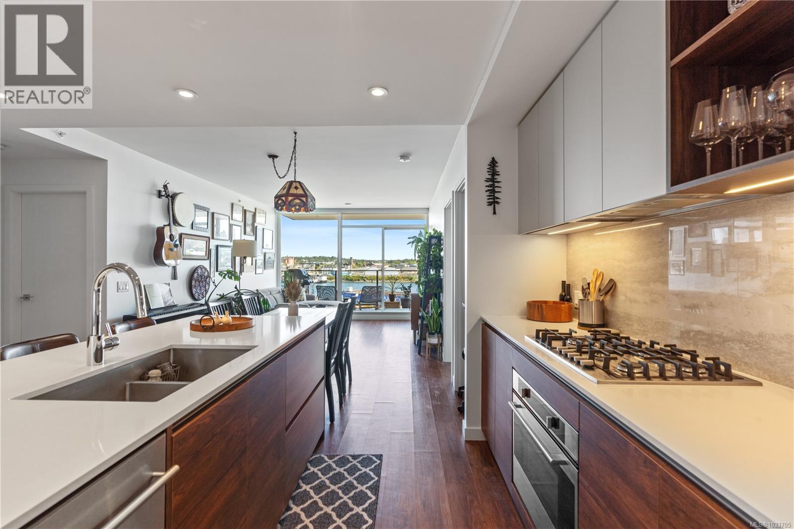 408 363 Tyee Road, Victoria