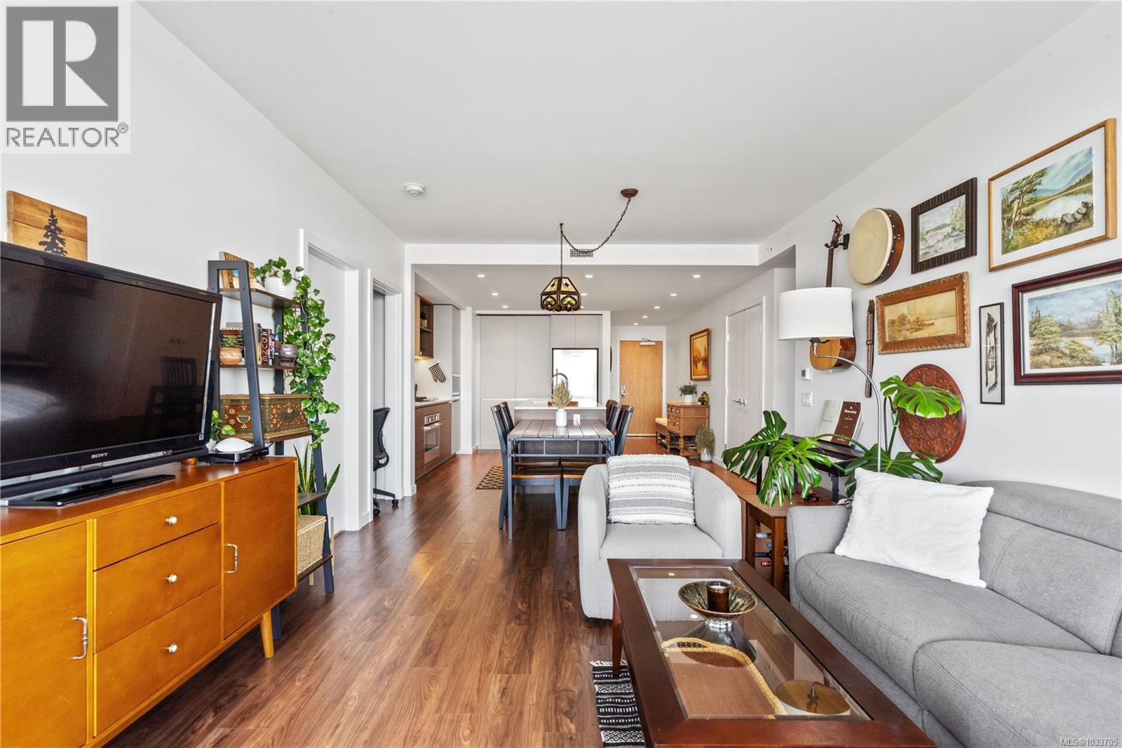 408 363 Tyee Road, Victoria