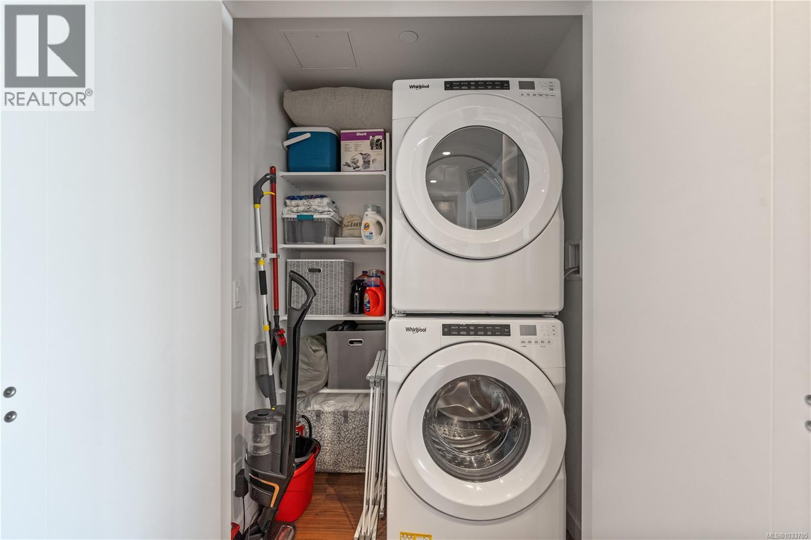 408 363 Tyee Road, Victoria