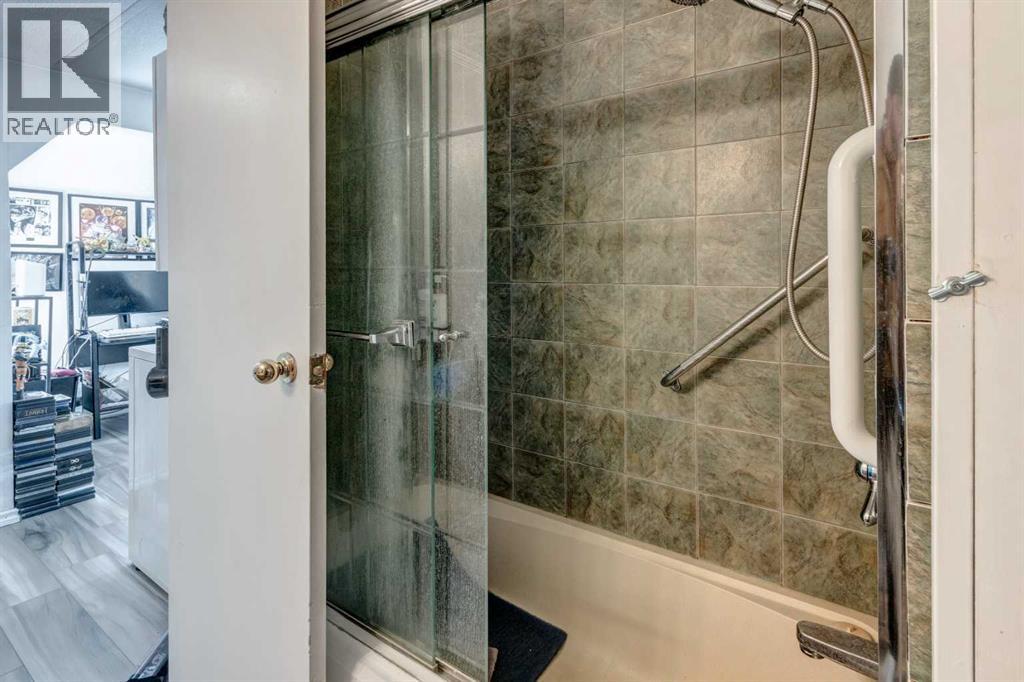 BATHROOM TUB