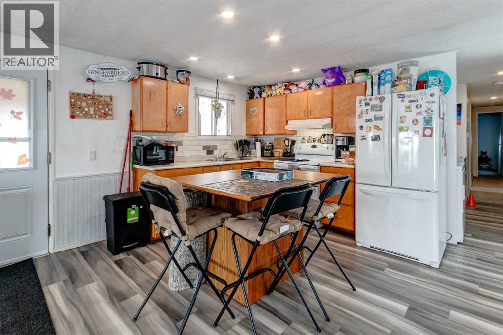 KITCHEN ISLAND