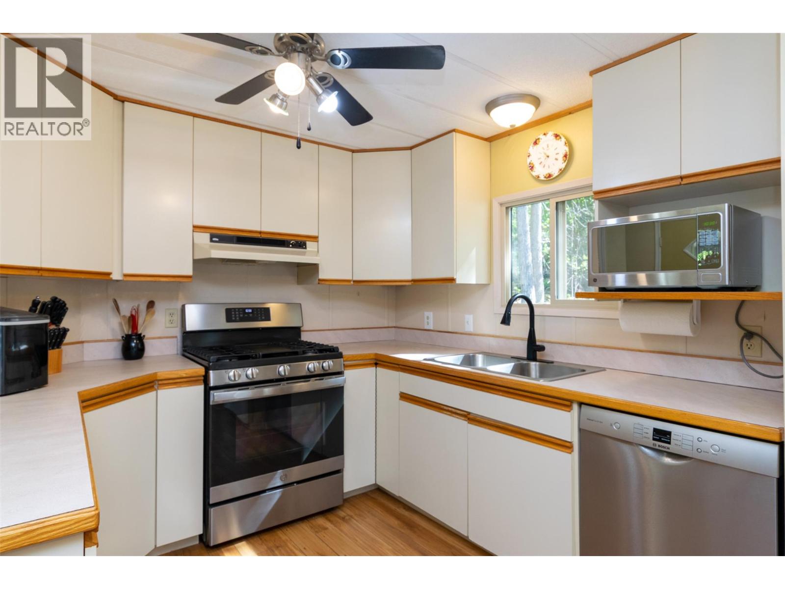 19 5161 63 Avenue Northeast, Salmon Arm