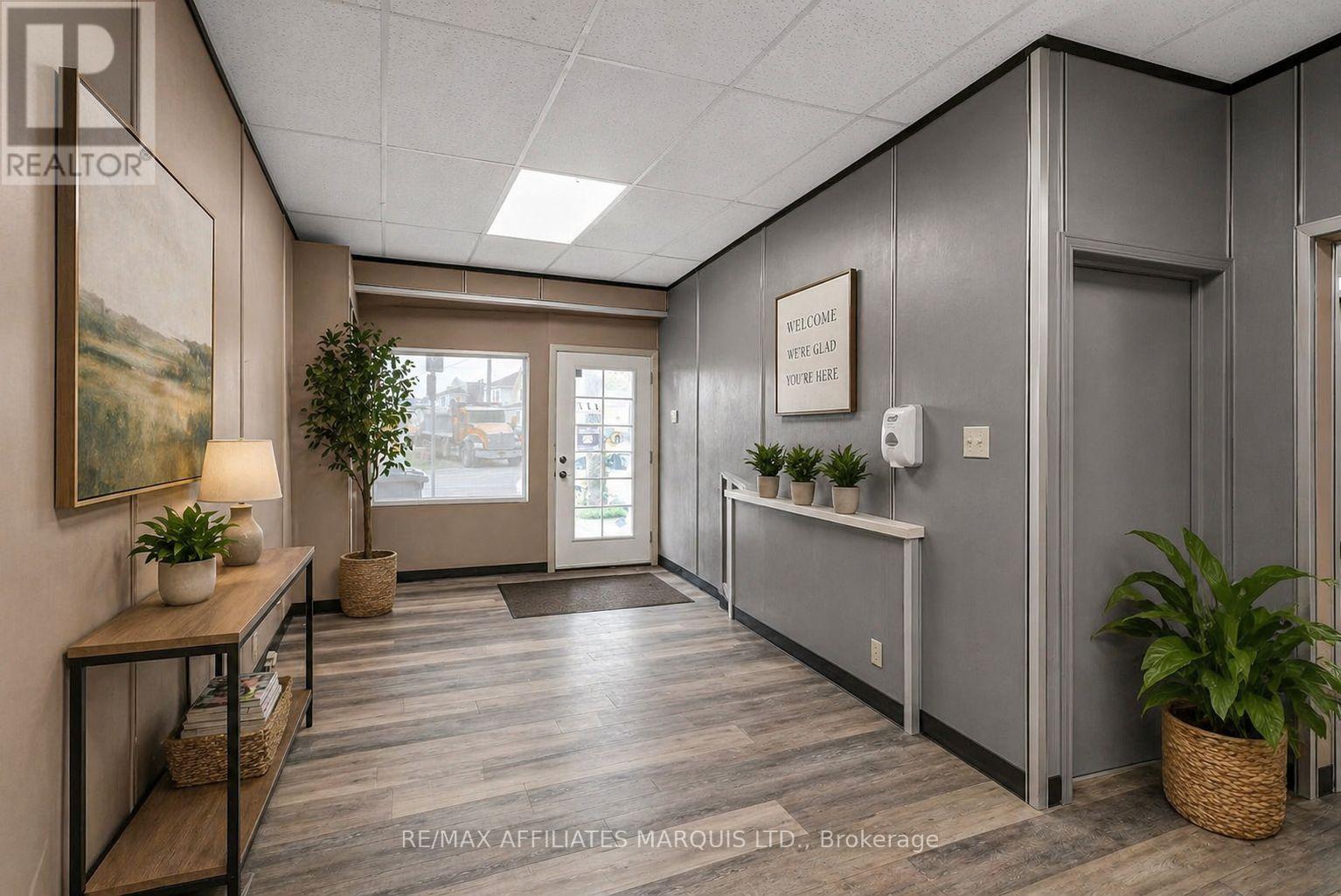 Virtually Staged Entry Space