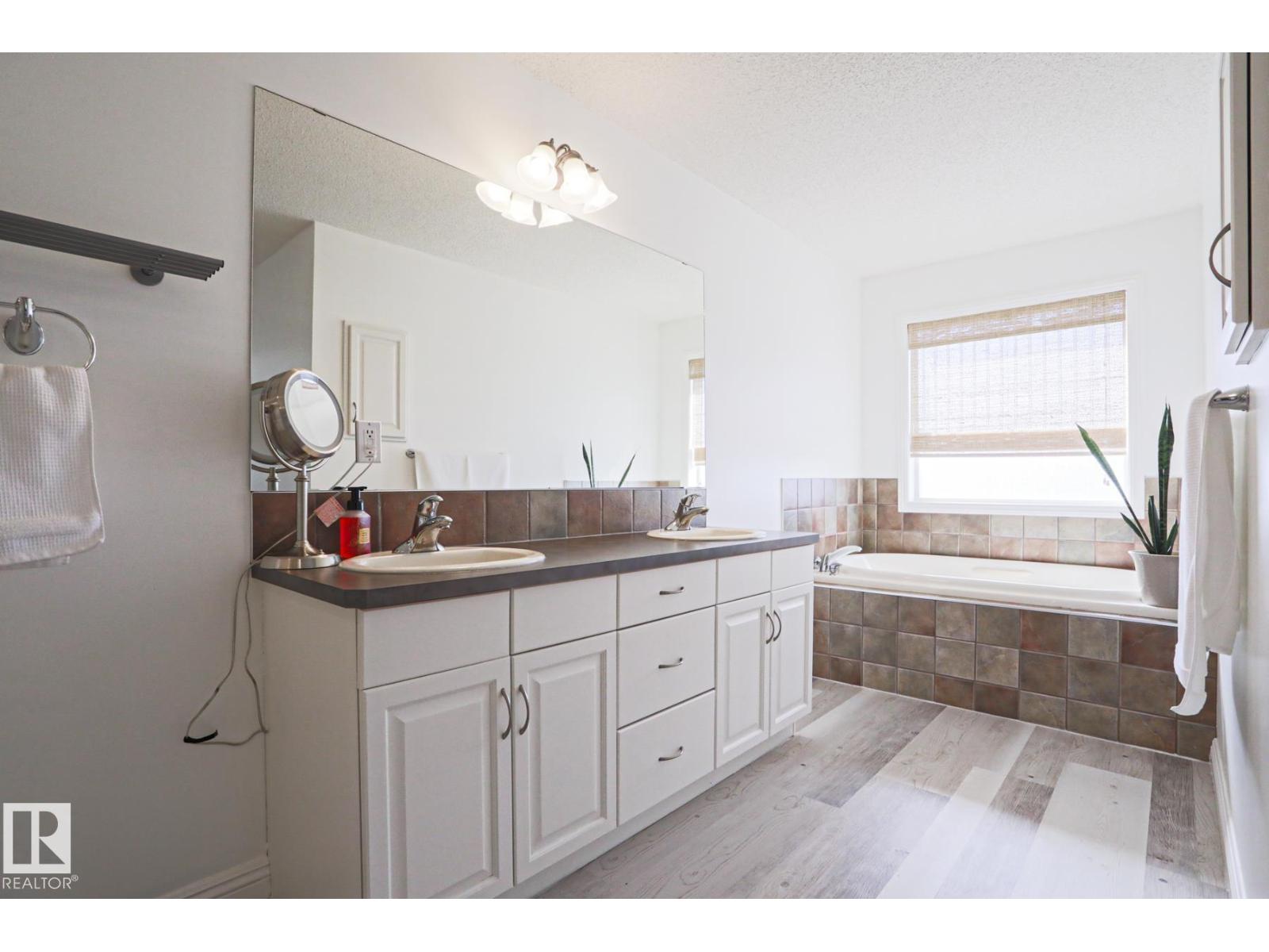 28 ENCINO CL, St. Albert