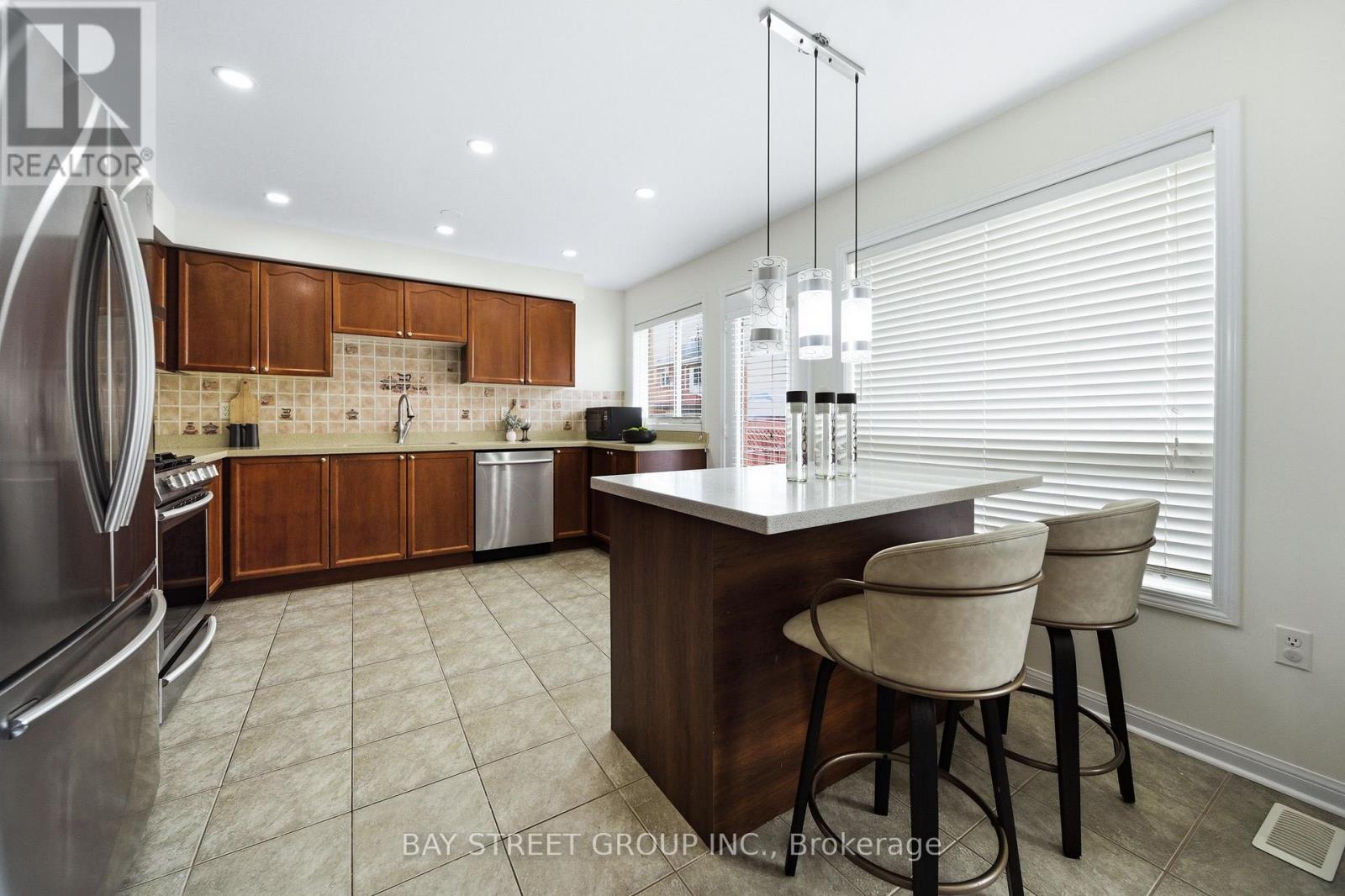 4 DECKER HOLLOW CIRCLE - 11