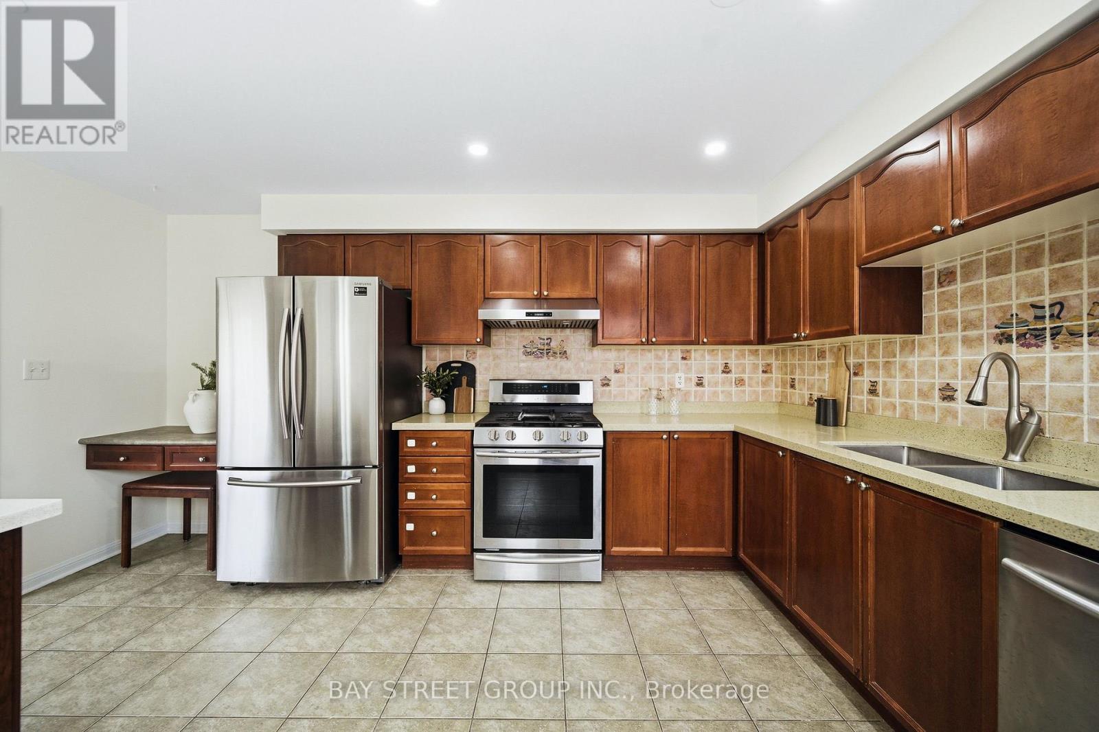 4 DECKER HOLLOW CIRCLE - 13