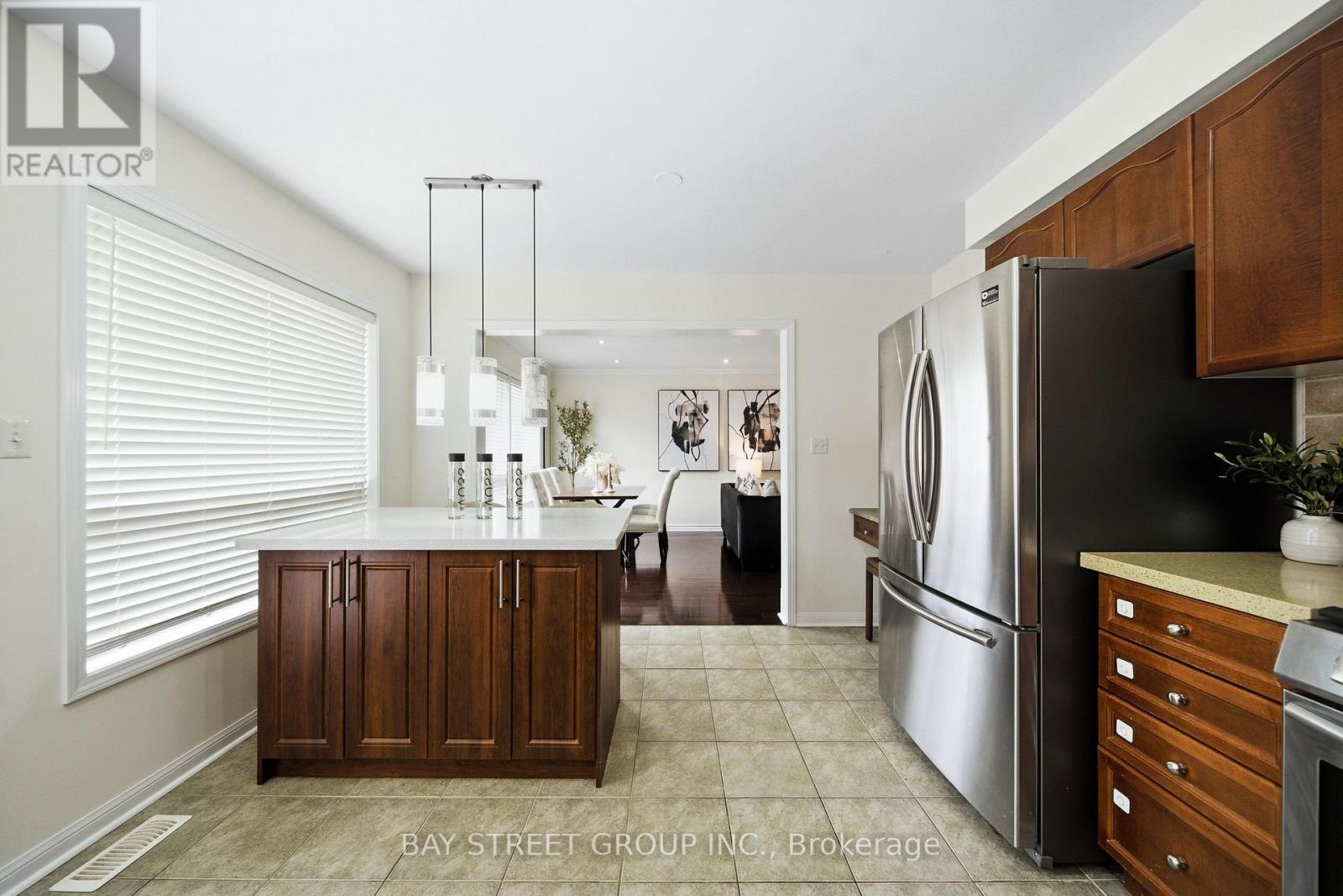 4 DECKER HOLLOW CIRCLE - 14