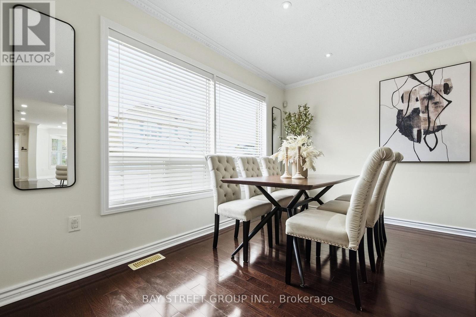 4 DECKER HOLLOW CIRCLE - 18