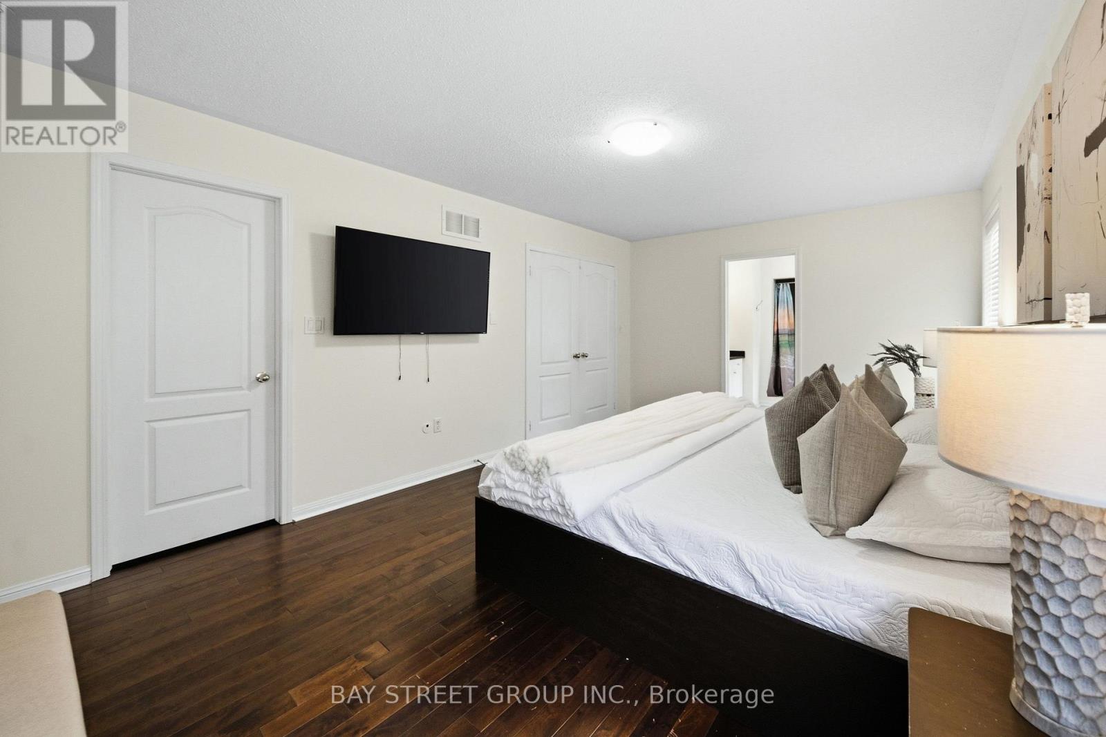 4 DECKER HOLLOW CIRCLE - 23