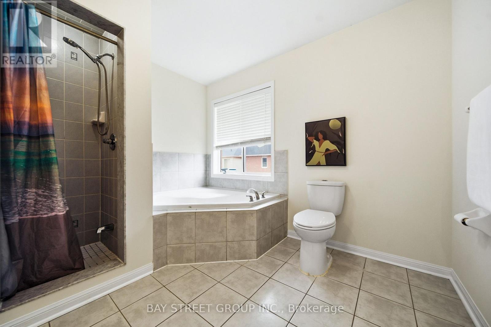4 DECKER HOLLOW CIRCLE - 25